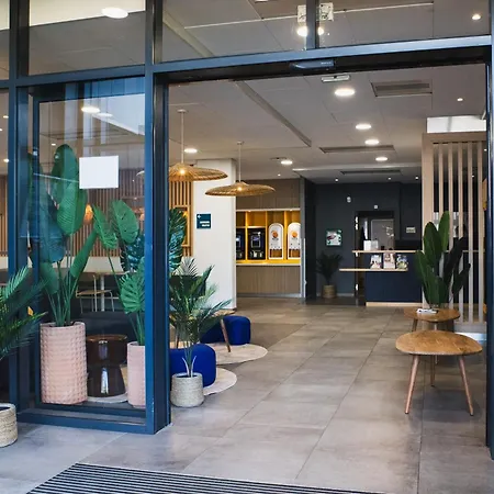 Hotell Kyriad Eco - Ferrand Estaing