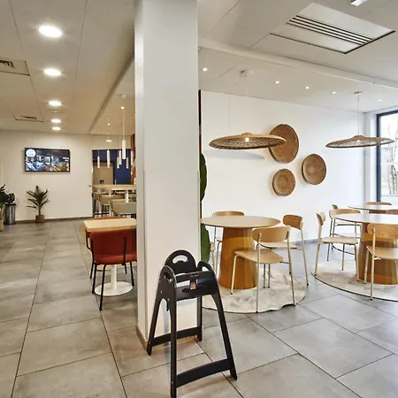 Kyriad Eco - Ferrand Estaing 酒店
