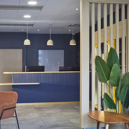 Kyriad Eco - Ferrand Estaing Hotel 2*