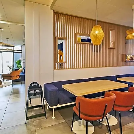 Kyriad Eco - Ferrand Estaing Hotel 2*