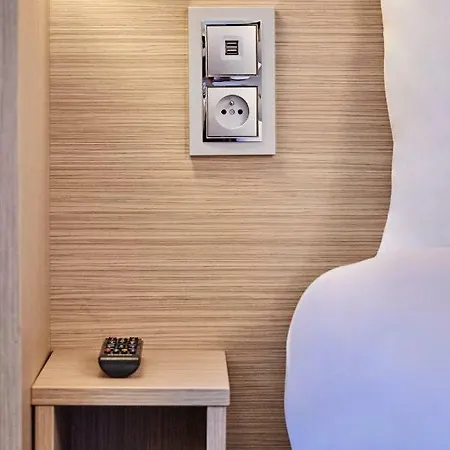 Hotel Kyriad Eco - Ferrand Estaing