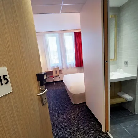 Szálloda Kyriad Eco - Ferrand Estaing 2*