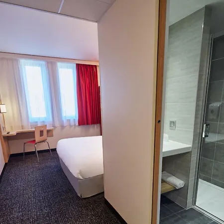 Kyriad Eco - Ferrand Estaing Szálloda 2*