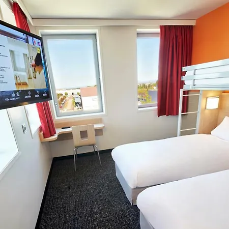 Kyriad Eco - Ferrand Estaing Hotel 2*