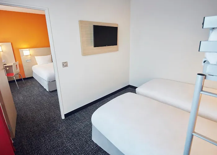 Hotel Kyriad Eco - Ferrand Estaing 2*