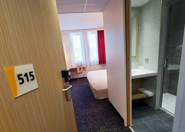 Ξενοδοχείο Kyriad Eco - Ferrand Estaing 2*