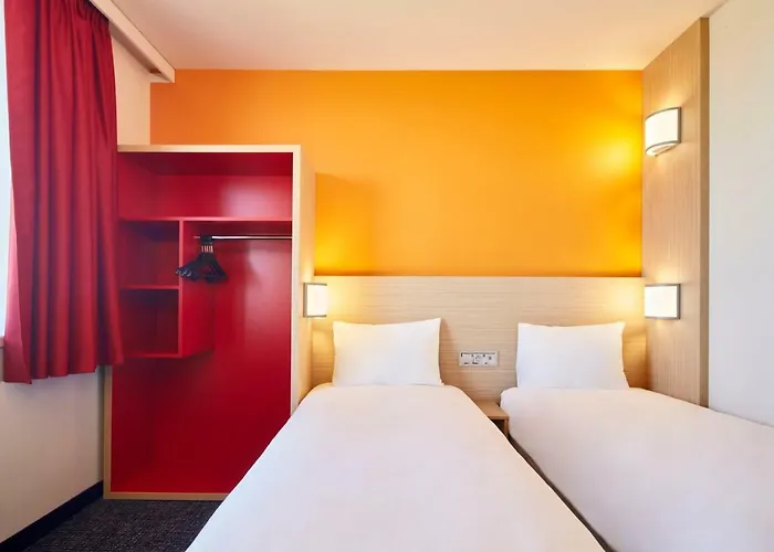 Hotel Kyriad Eco - Ferrand Estaing 2*